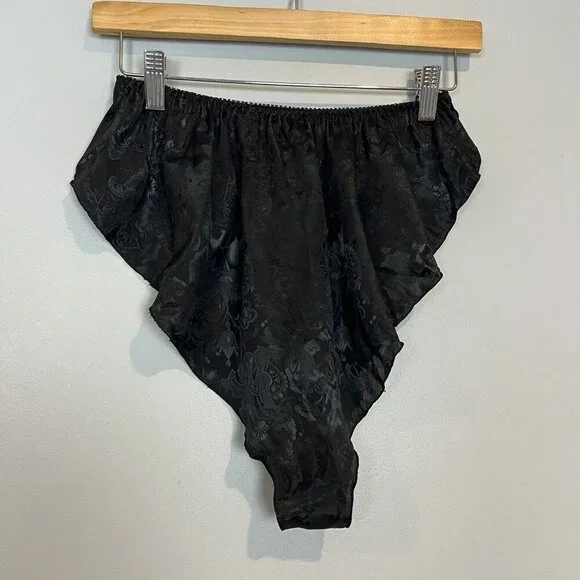 Vintage Victoria's Secret Gold Label Flutter Panties Size Medium Black Jacquard - Picture 13 of 14